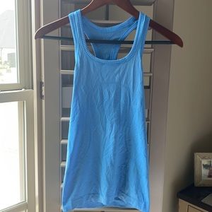 Cute blue lululemon tank top ❤️ I love this color